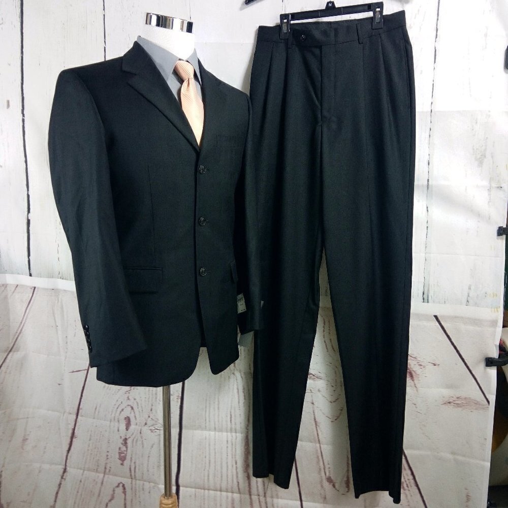 Jones New York Collection Athletic Fit Macy's 38R Black Windowpane 2pc Suit